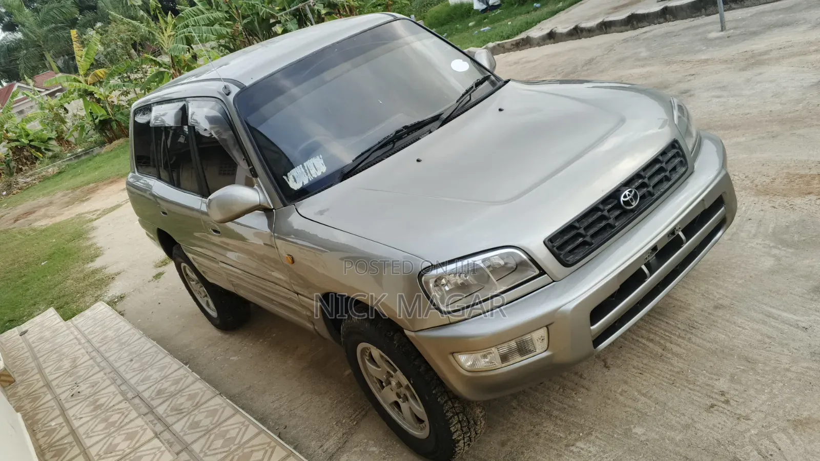 Toyota RAV4 Automatic 2000 Gray