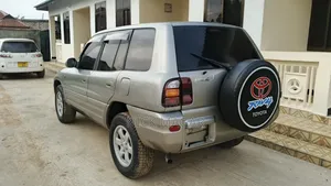 Toyota RAV4 Automatic 2000 Gray