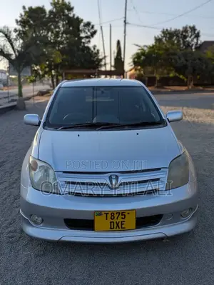 Toyota IST 2005 Silver