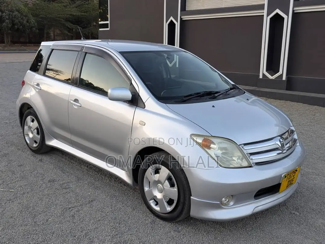 Toyota IST 2005 Silver