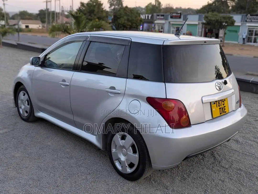 Toyota IST 2005 Silver