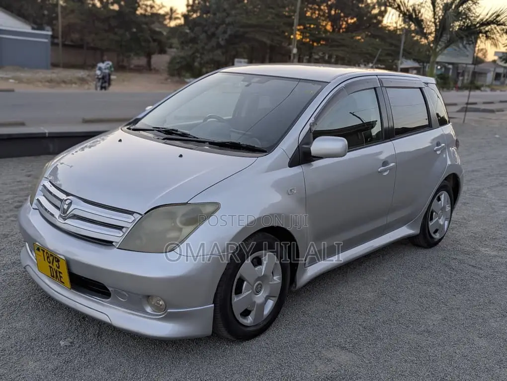 Toyota IST 2005 Silver