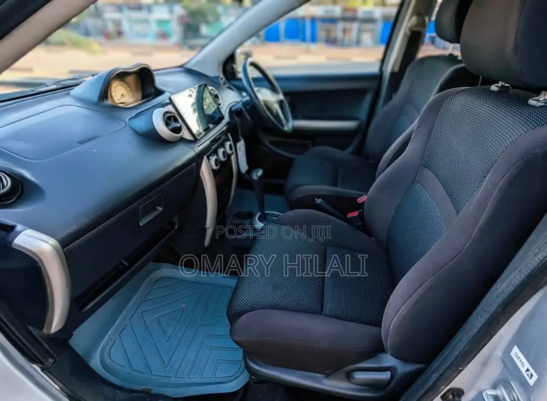 Toyota IST 2005 Silver