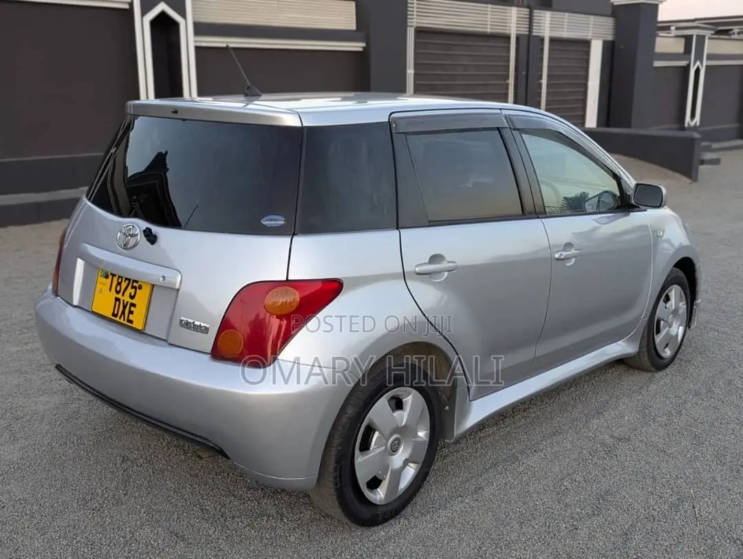 Toyota IST 2005 Silver