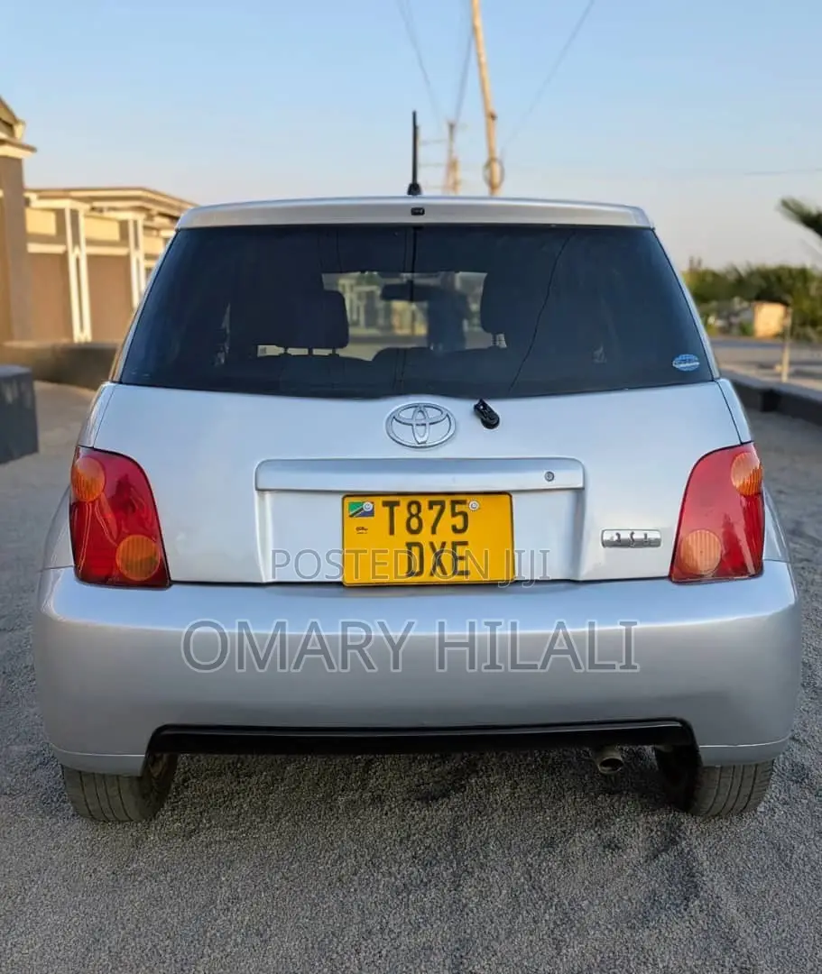 Toyota IST 2005 Silver