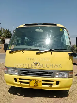 Toyota Coaster 2004 Yellow