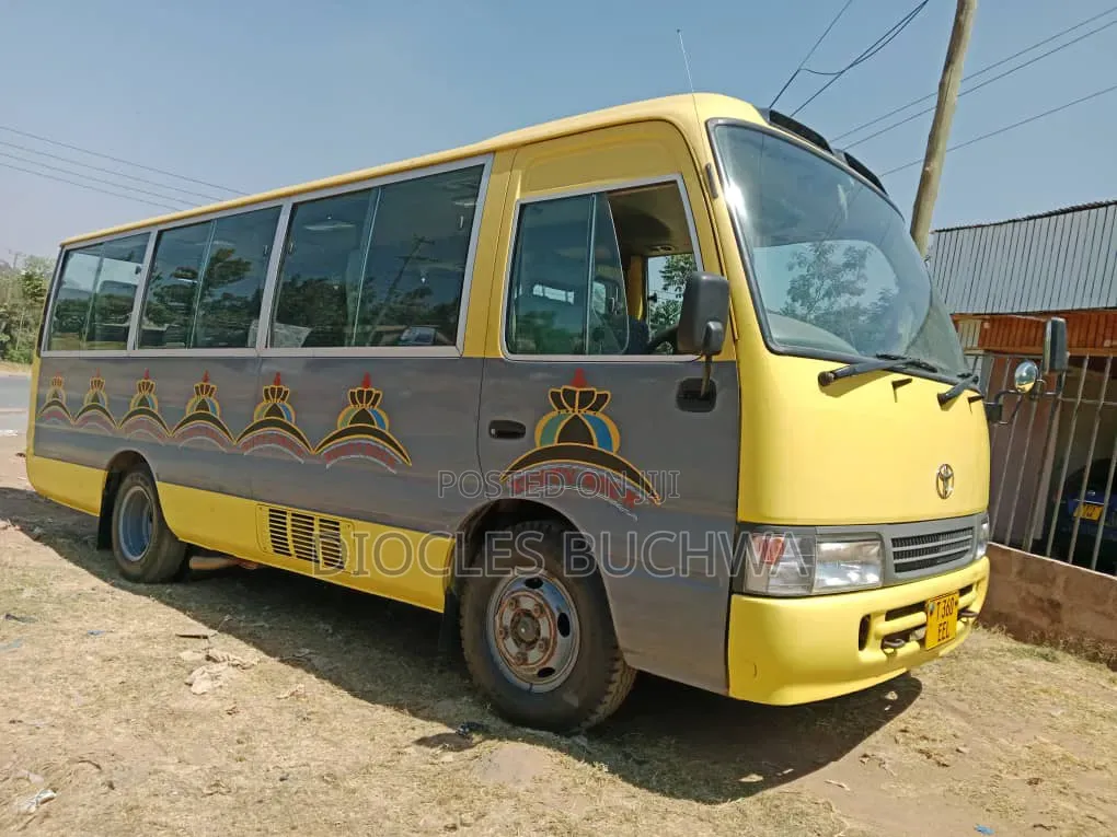 Toyota Coaster 2004 Yellow