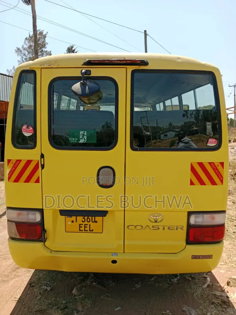 Toyota Coaster 2004 Yellow