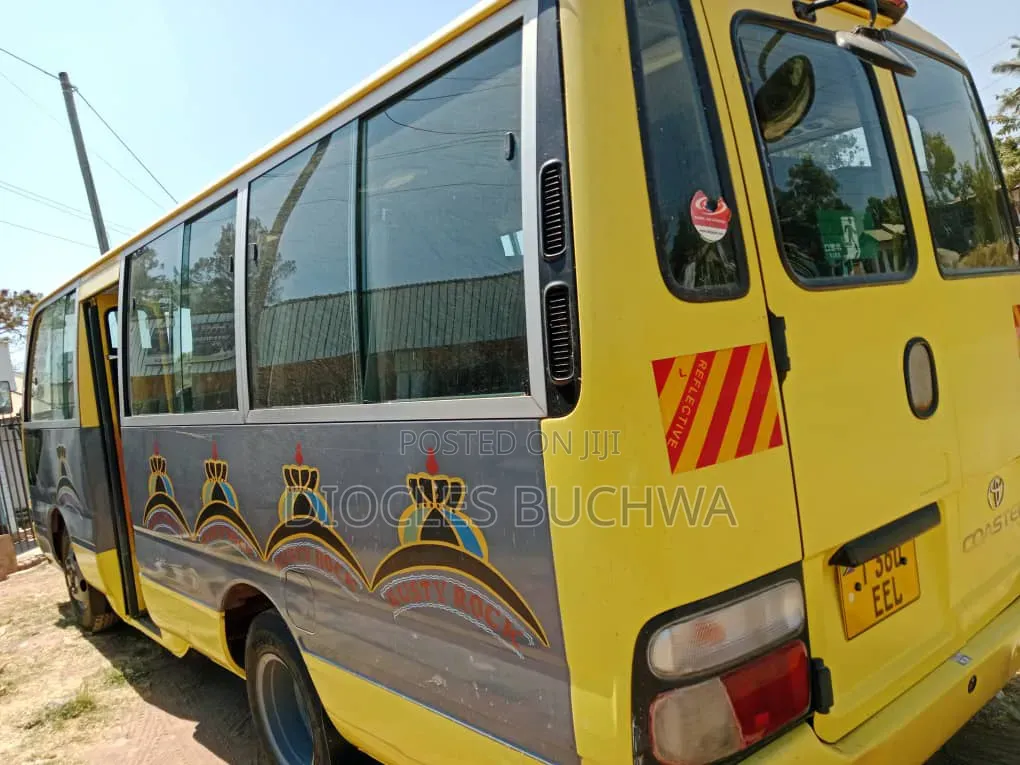 Toyota Coaster 2004 Yellow