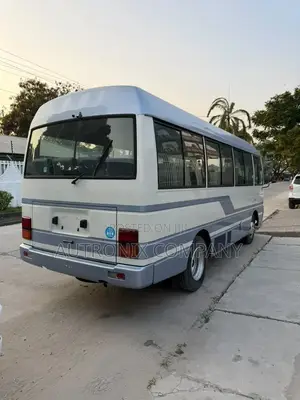 Nissan Civilian 1996