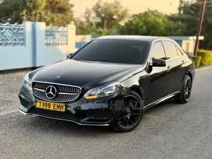 Mercedes-Benz E200 2014 Black