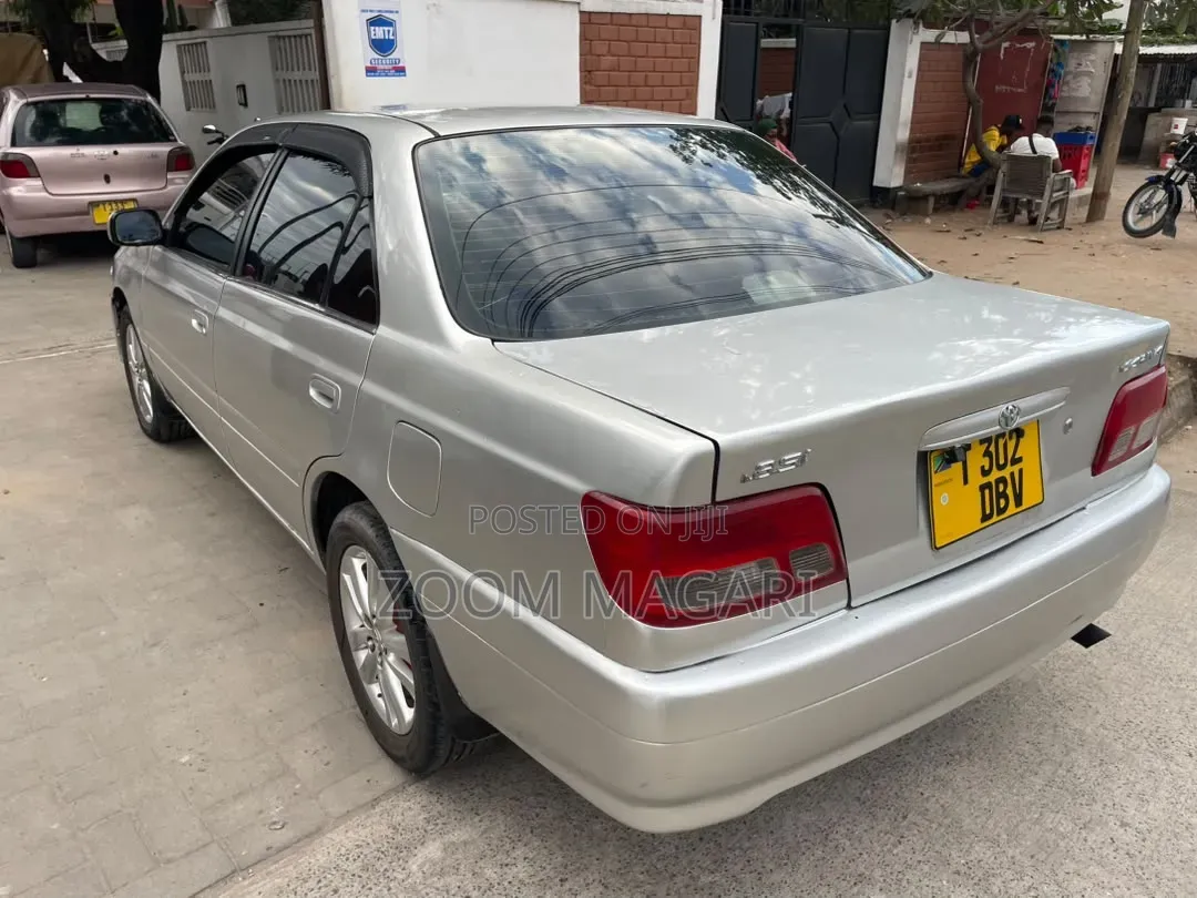 Toyota Carina 2000 Silver