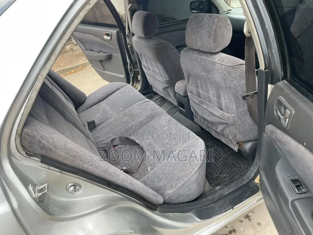 Toyota Carina 2000 Silver