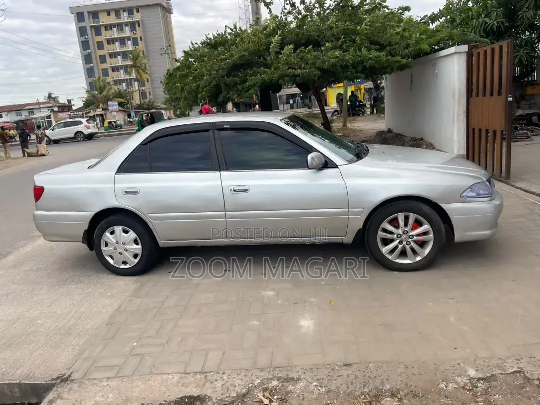 Toyota Carina 2000 Silver