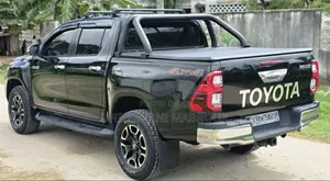 Toyota Hilux 2021 Black