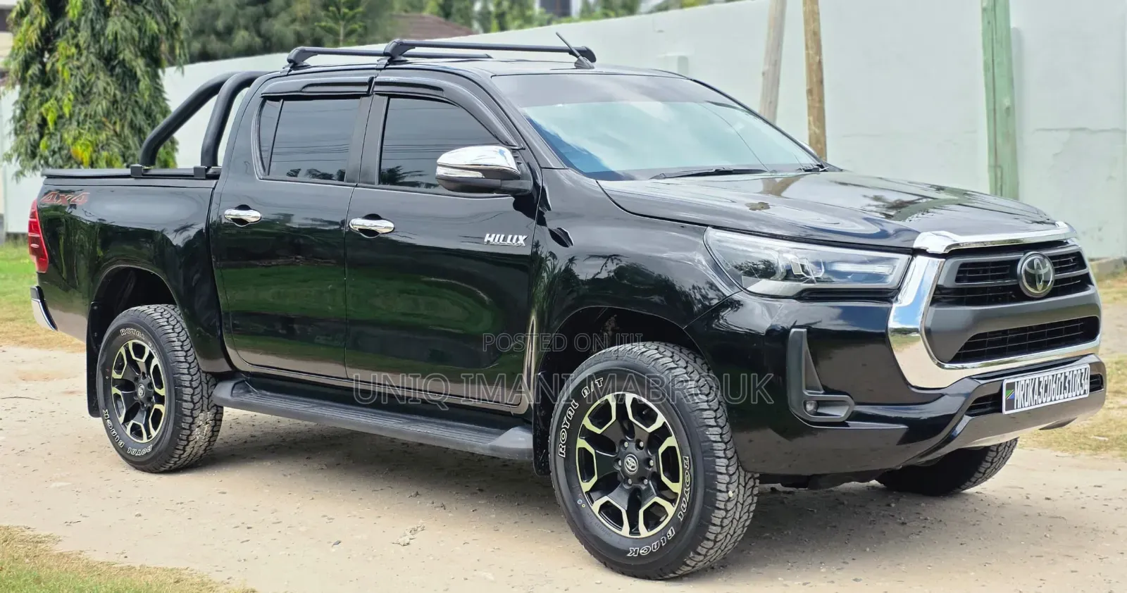 Toyota Hilux 2021 Black