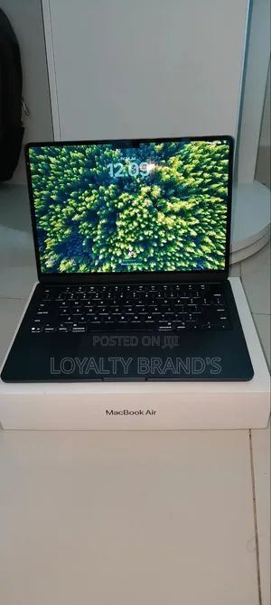 New Laptop Apple MacBook Air 2024 M3 24GB Apple M3 SSD 512GB