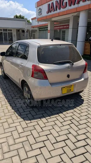 Toyota Vitz 2005 Beige