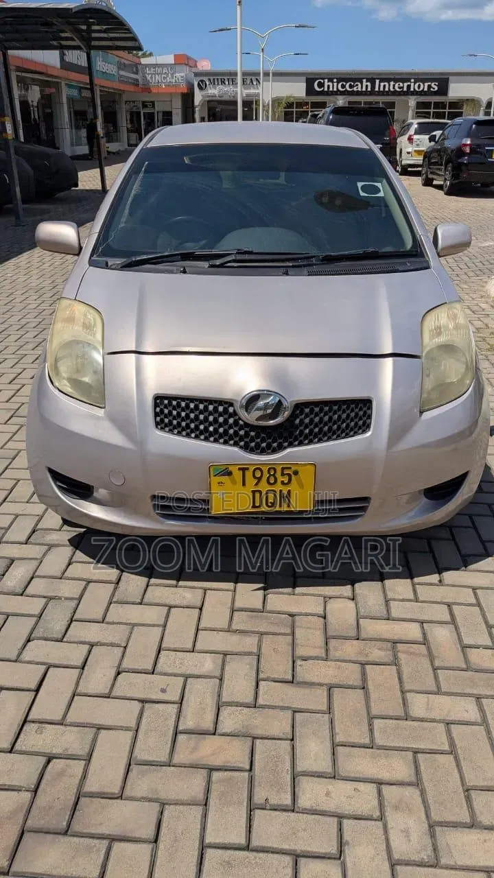 Toyota Vitz 2005 Beige