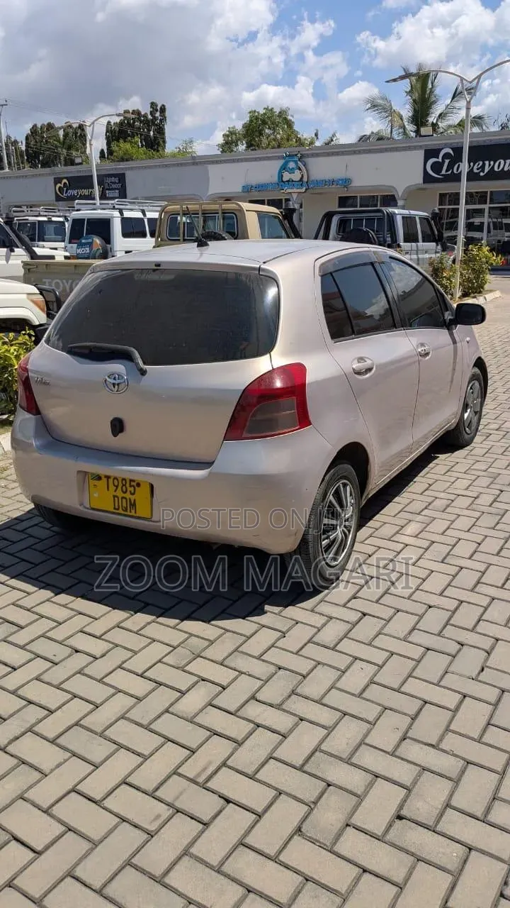 Toyota Vitz 2005 Beige