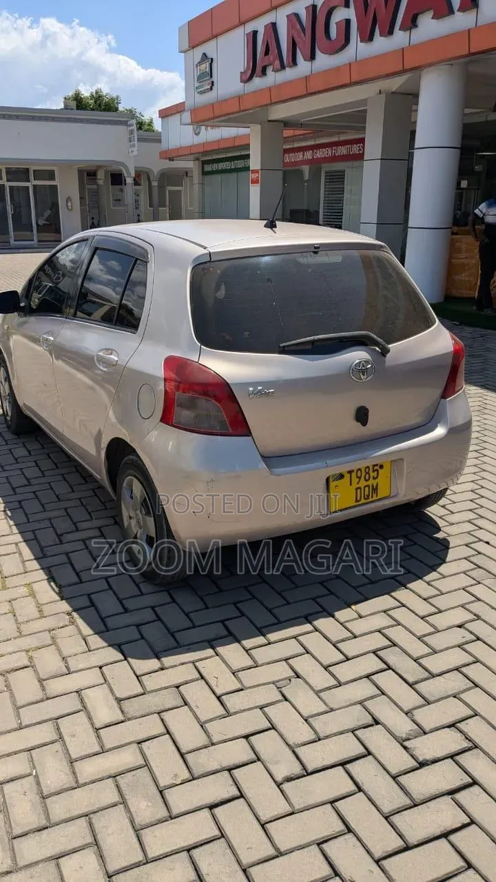 Toyota Vitz 2005 Beige