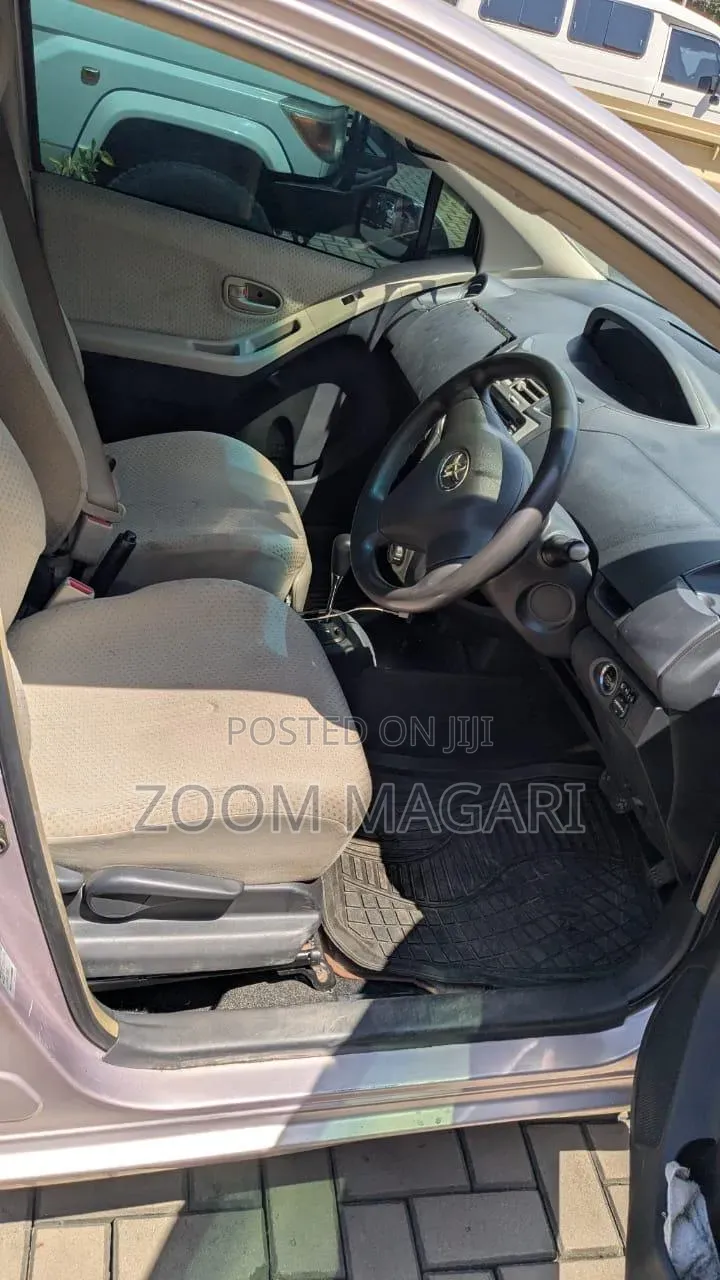 Toyota Vitz 2005 Beige