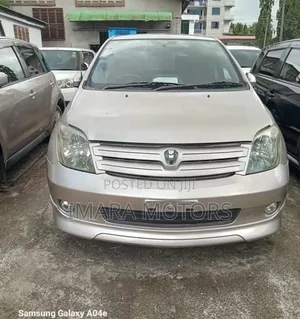 Toyota IST 2004 Silver
