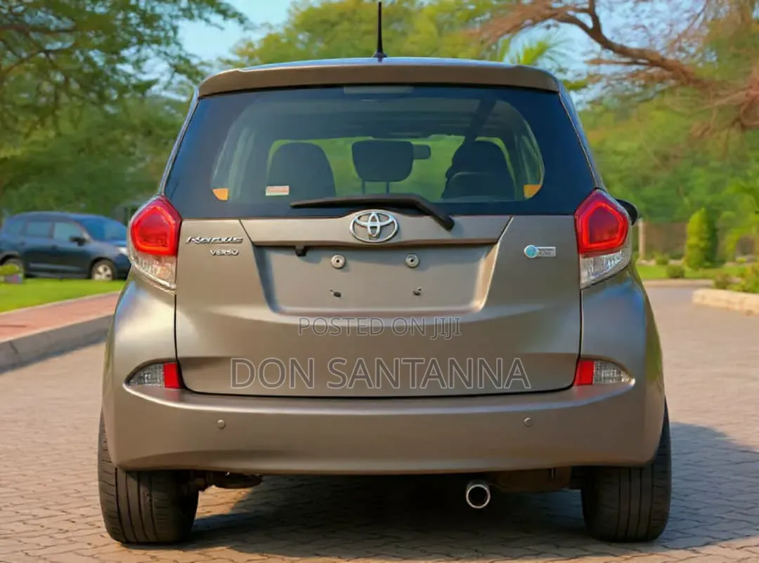 Toyota Ractis 2015 Beige