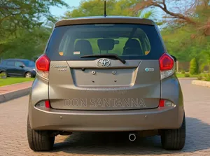 Toyota Ractis 2015 Beige