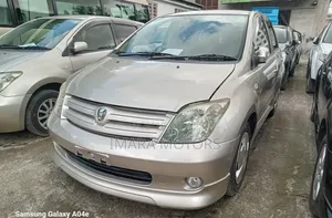 Toyota IST 2004 Silver