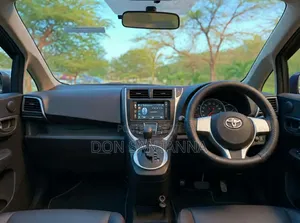 Toyota Ractis 2015 Beige