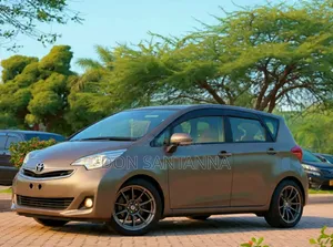 Toyota Ractis 2015 Beige