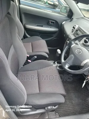 Toyota IST 2004 Silver