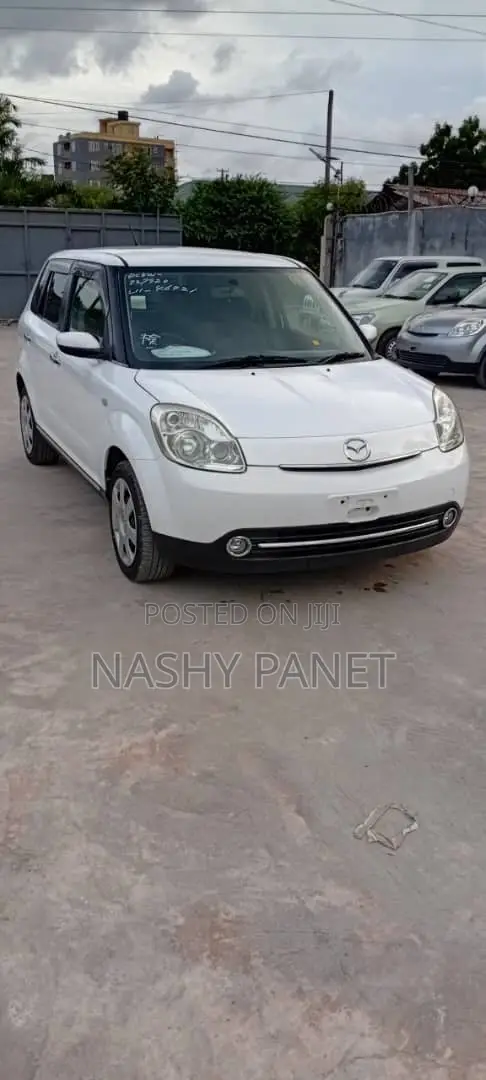 Mazda Verisa 2010 White