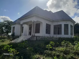 4bdrm House in Robert, Goba for sale