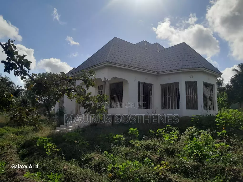 4bdrm House in Robert, Goba for sale