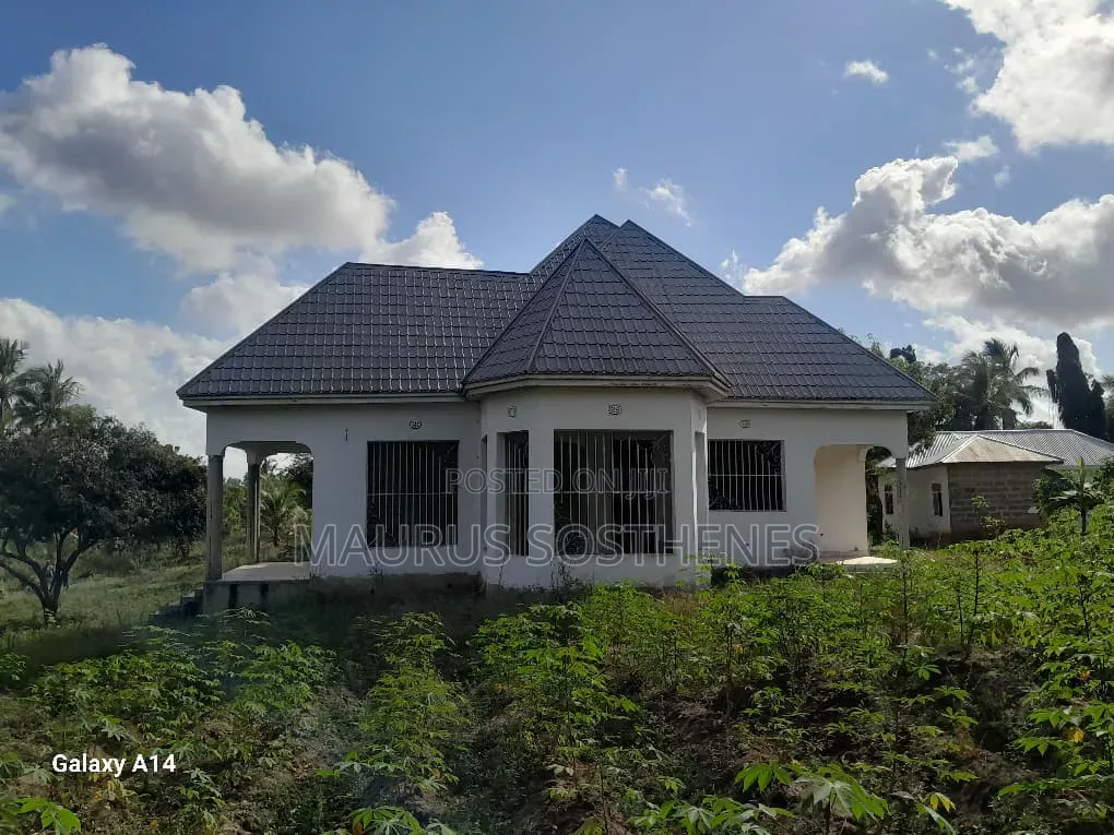 4bdrm House in Robert, Goba for sale
