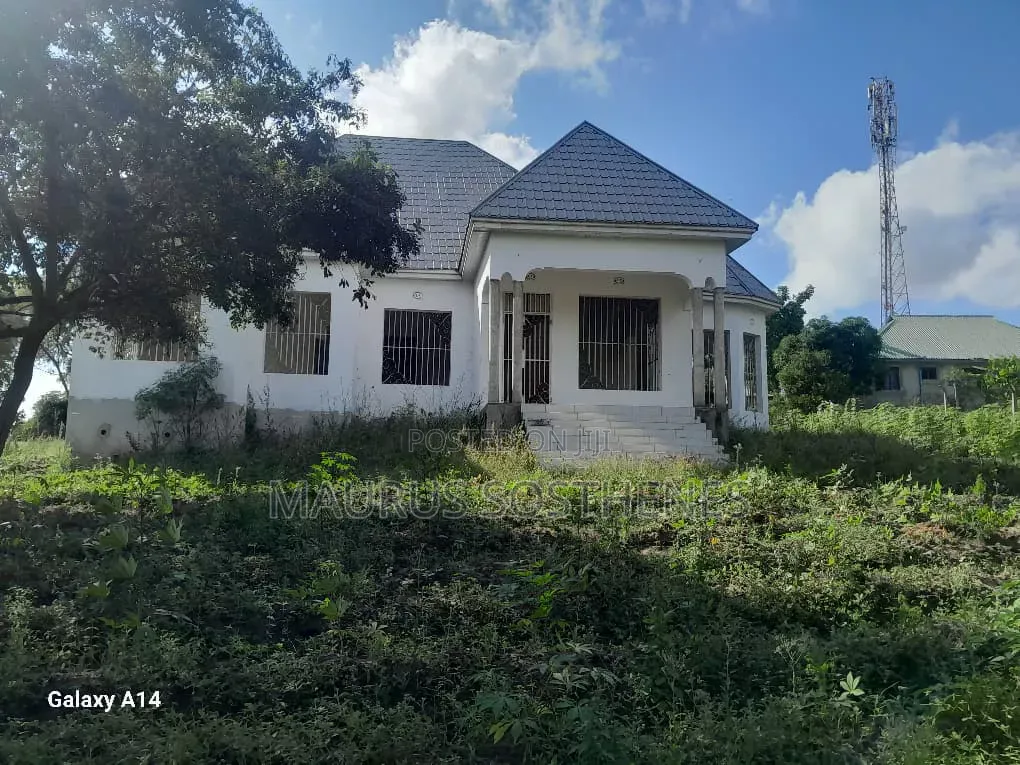 4bdrm House in Robert, Goba for sale