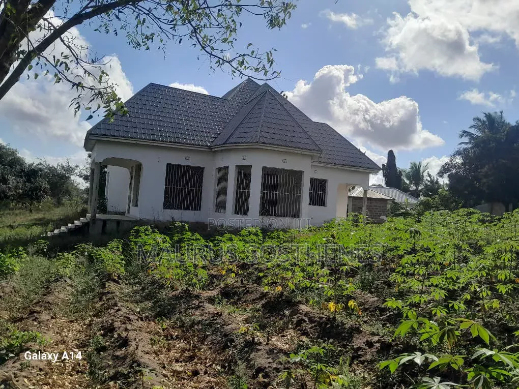 4bdrm House in Robert, Goba for sale