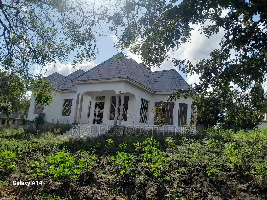 4bdrm House in Robert, Goba for sale