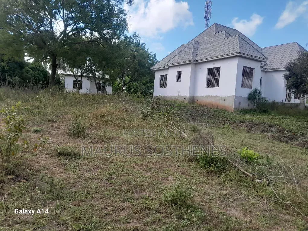 4bdrm House in Robert, Goba for sale