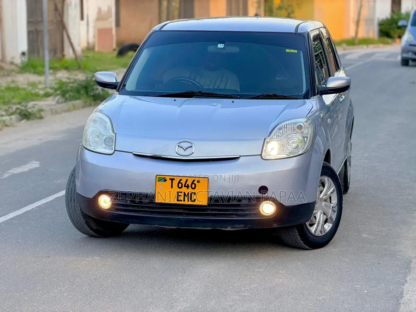 Mazda Verisa 2010 Silver