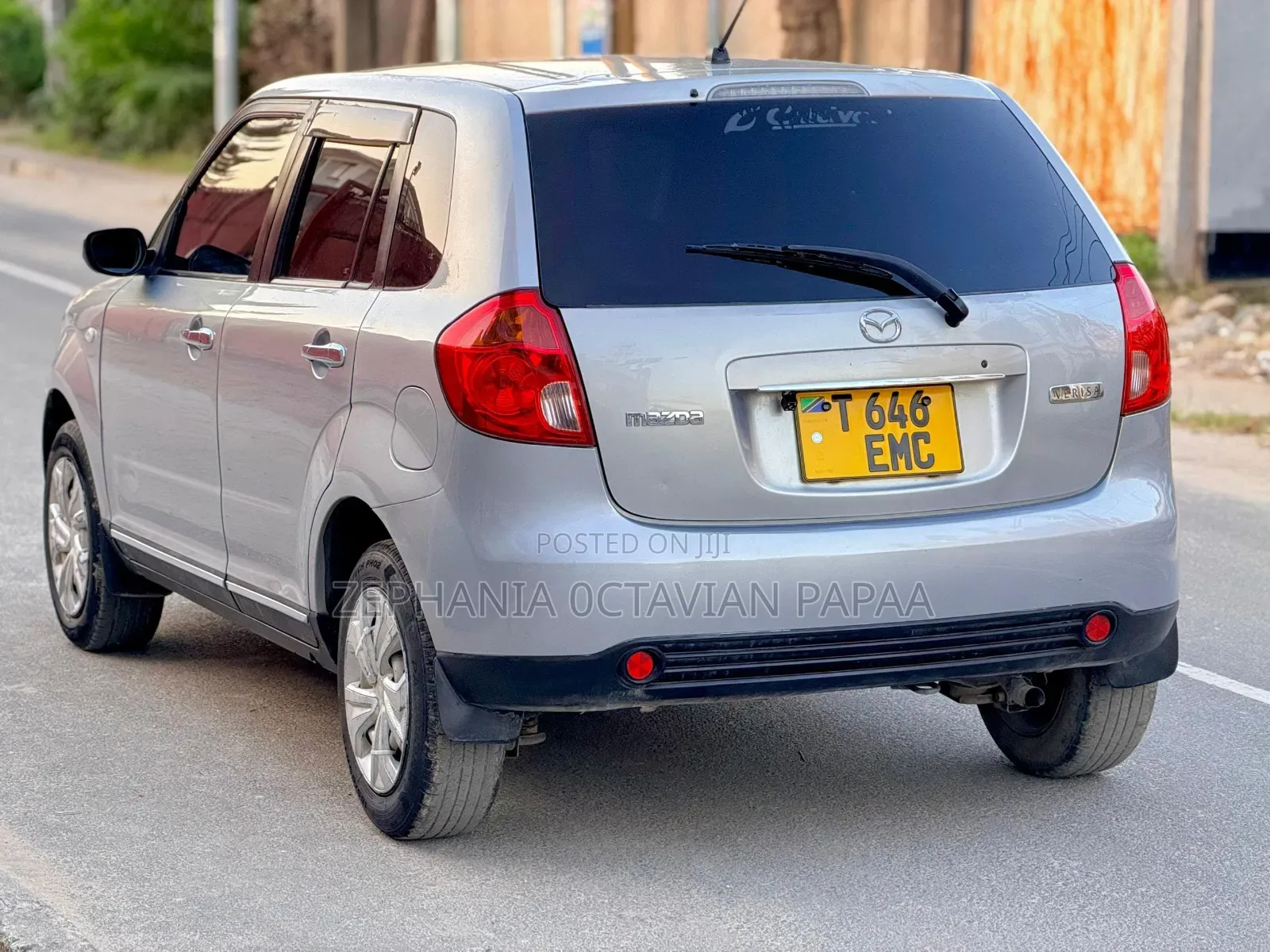 Mazda Verisa 2010 Silver