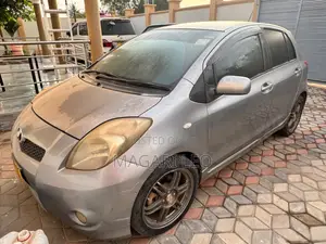 Toyota Vitz 1.5 FWD 5dr 2006 Gray
