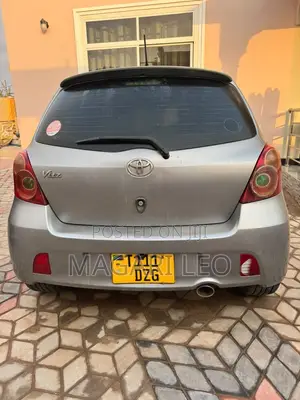 Toyota Vitz 1.5 FWD 5dr 2006 Gray