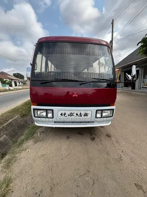 Mitsubishi Fuso Rosa 2000 Red