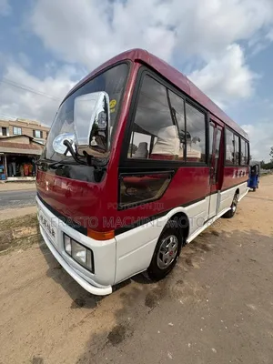Mitsubishi Fuso Rosa 2000 Red