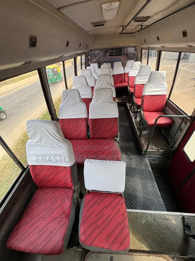 Mitsubishi Fuso Rosa 2000 Red