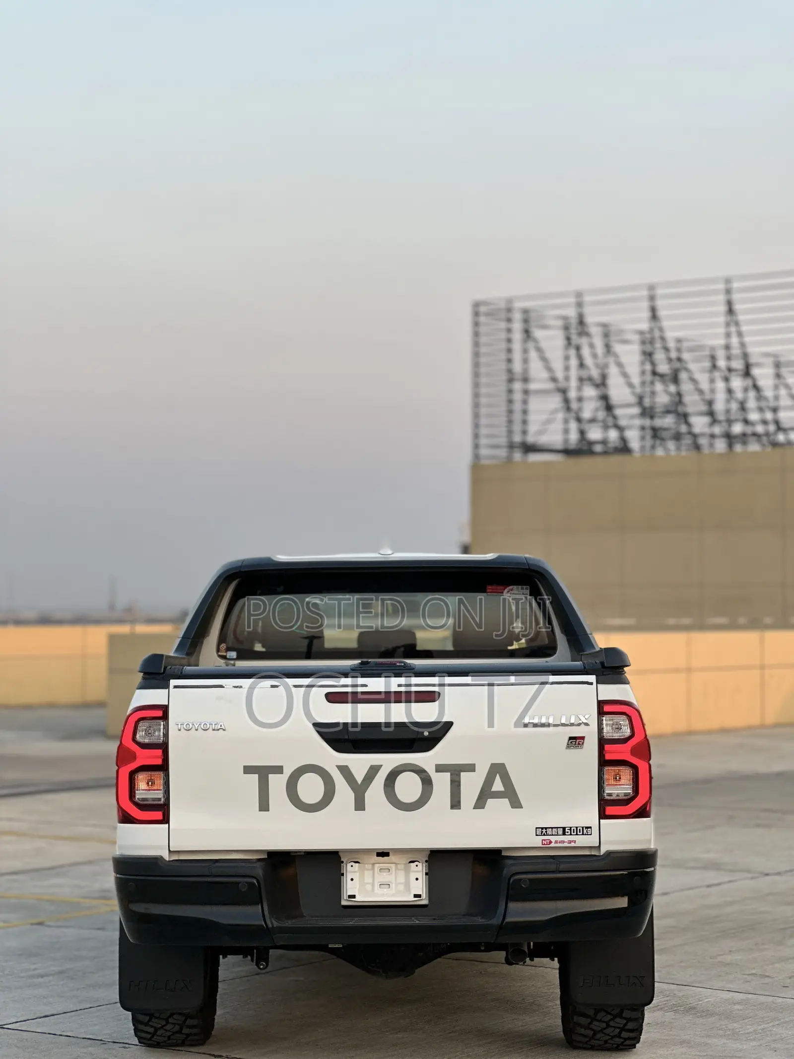 Toyota Hilux 2023 White