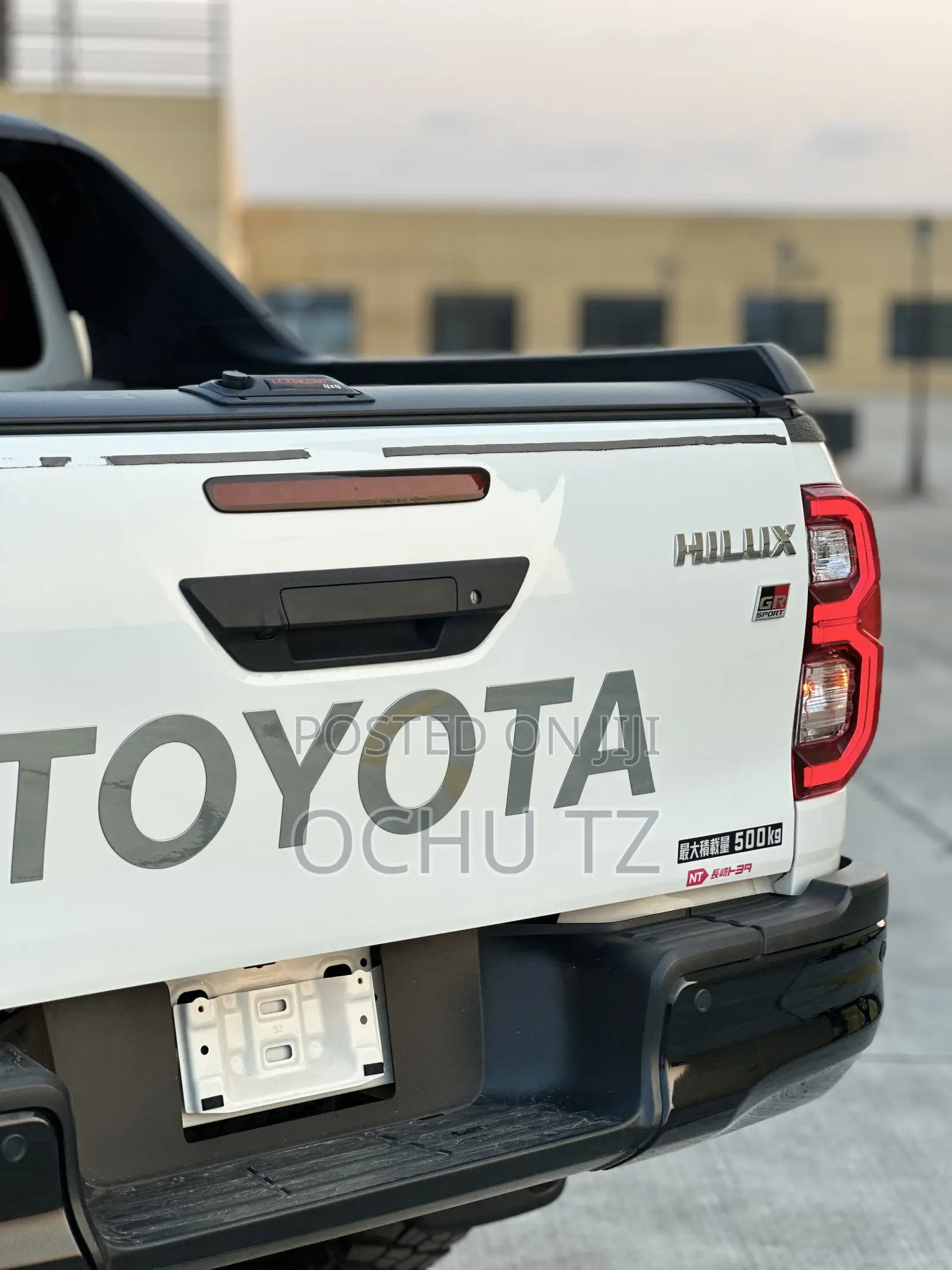 Toyota Hilux 2023 White